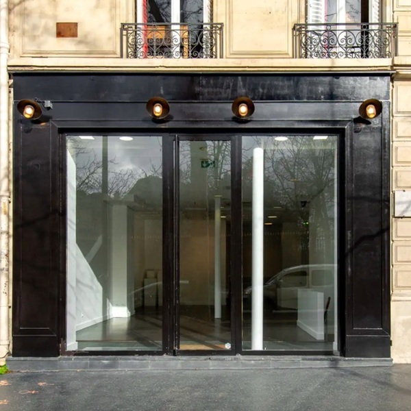 Bright and Modern pop-up gallery and boutique space in Paris