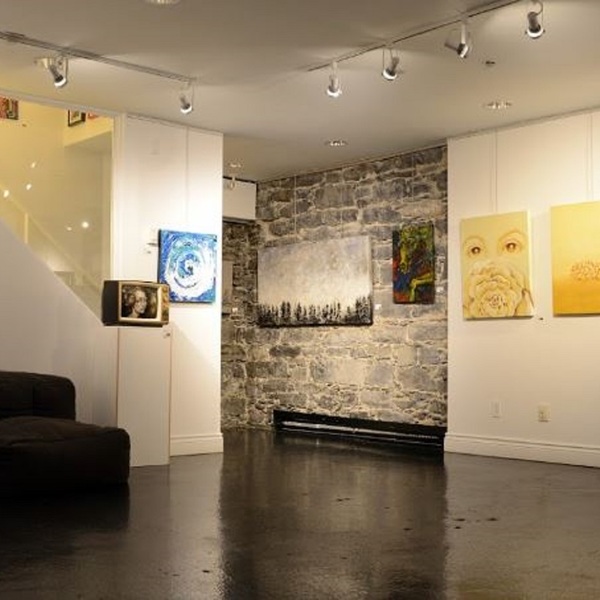 Cozy well lit pop-up space in Notre Dame West