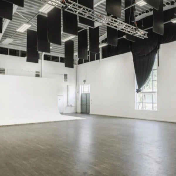 Spacious ,High Ceiling Studio Hall in Eastway London