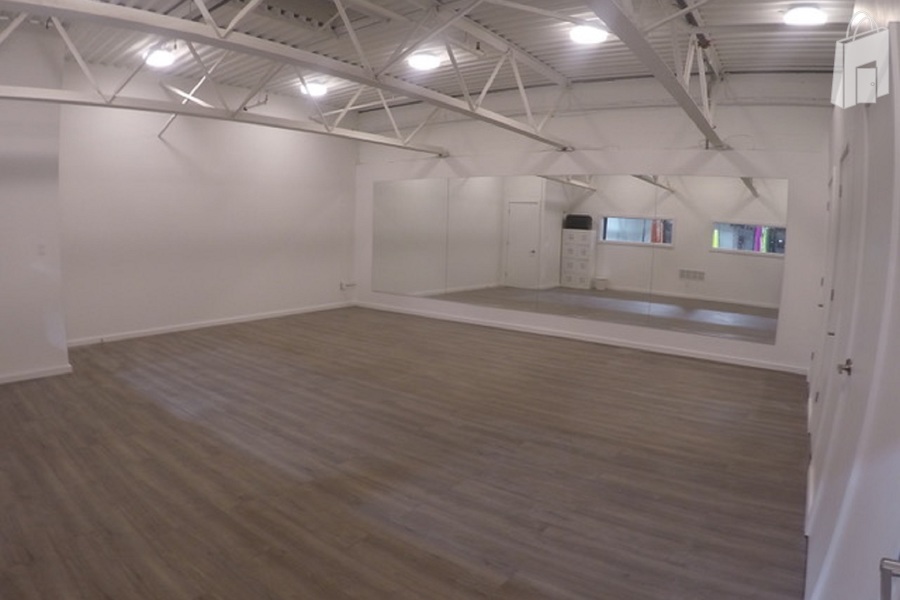 Upstairs Studio 600 sq ft