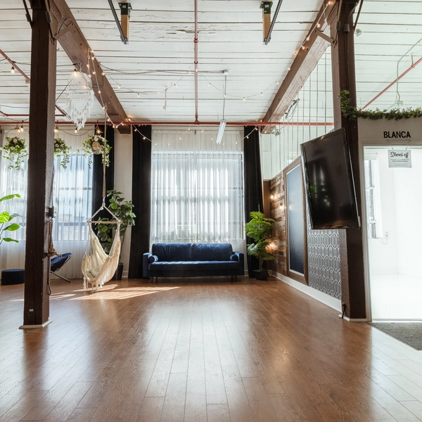 Bright, Sunny Loft just East of Downtown Toronto