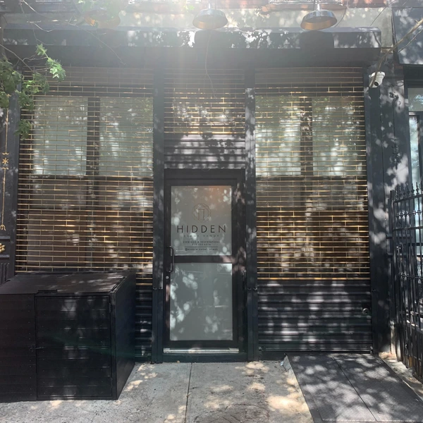 Renaissance flare in an open & spacious  500sqft storefront!