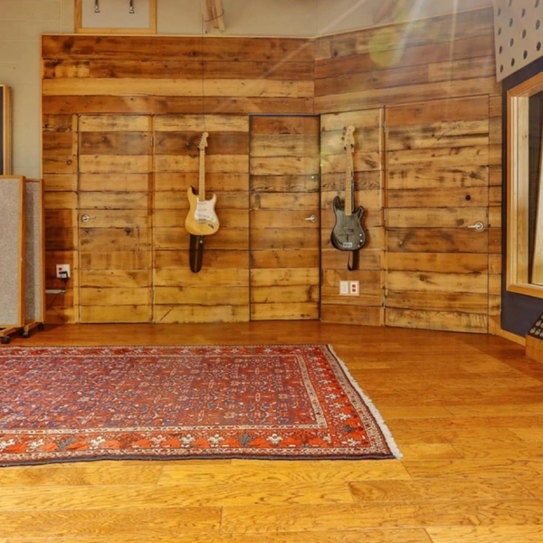 A Cozy Viby Studio In East Van