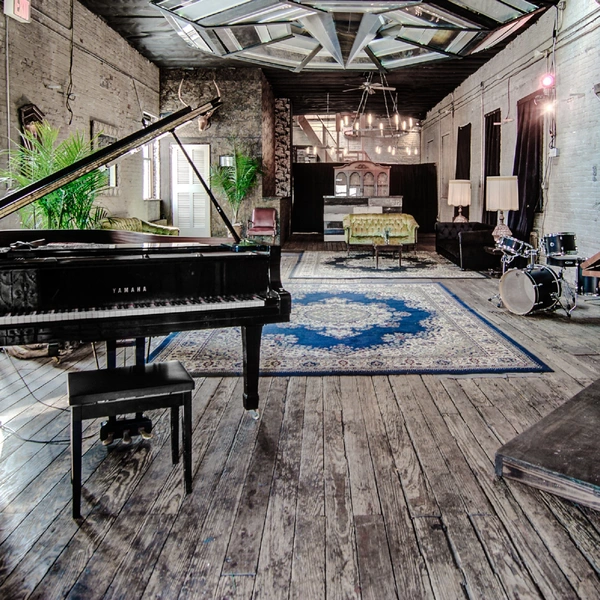 Exposed Brick Vintage Space -  Loft & Roof Deck