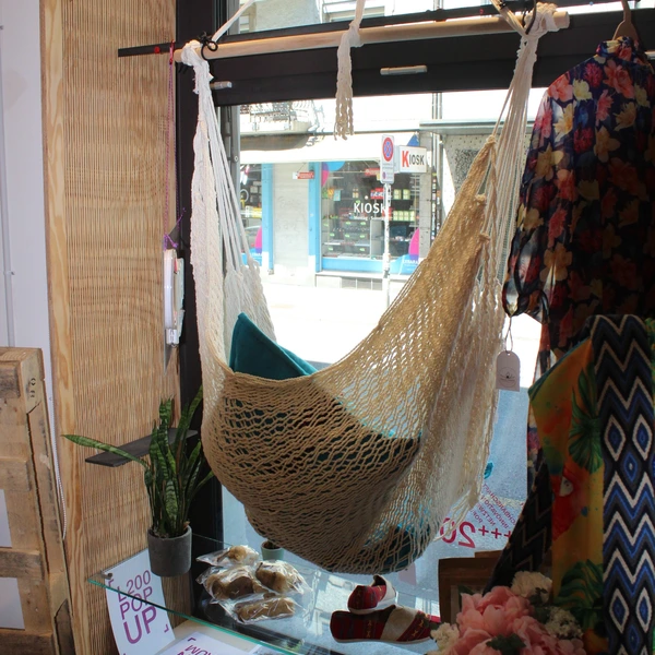 Top Lage auf der Langstrasse 200 in Zentrum von Zürich - viele Passanten und tolle  Sichtbarkeit