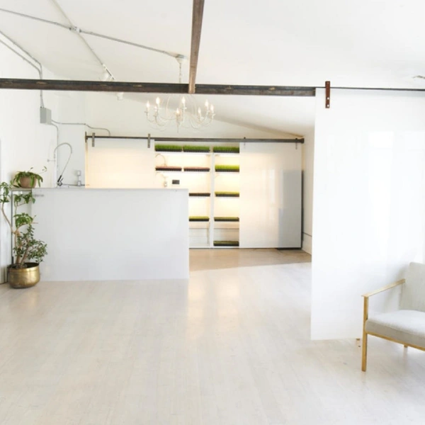 Classy White Boutique Space in  Downtown Toronto