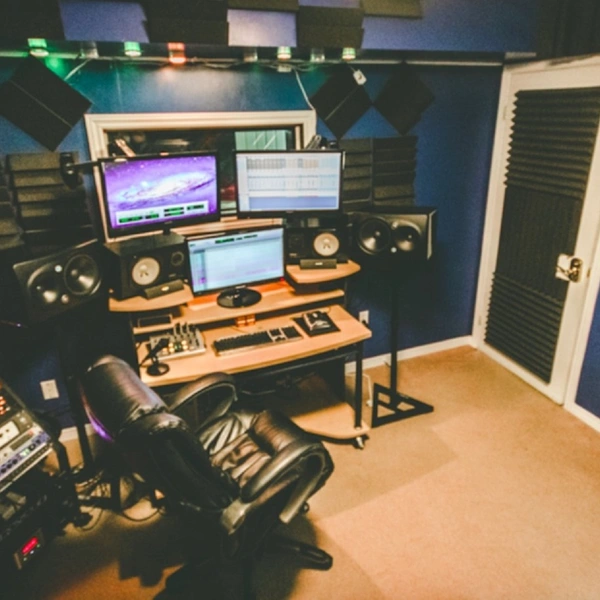 Vibrant Pop up Studio for your next production