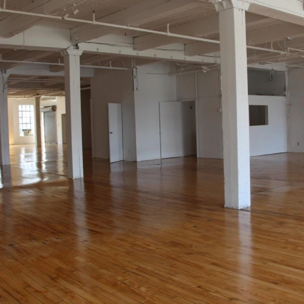 Spacious creative studio for your next popup!