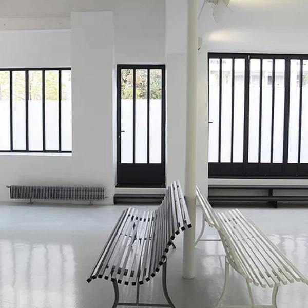 The Bright and Spacious White Room in the heart of Paris, France