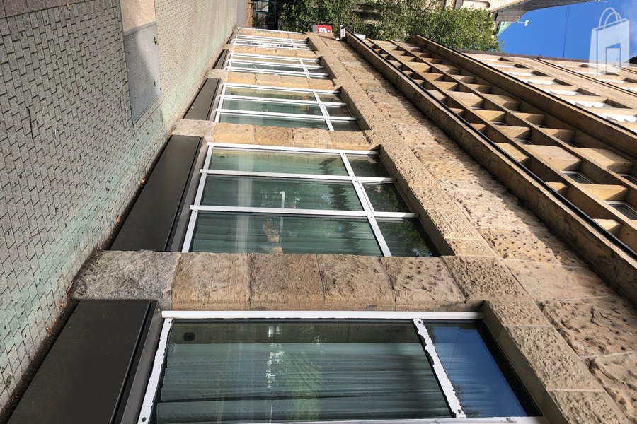 Außenansicht Fensterfront