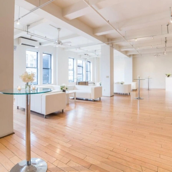 Bright and  Airy Loft in  Garment District