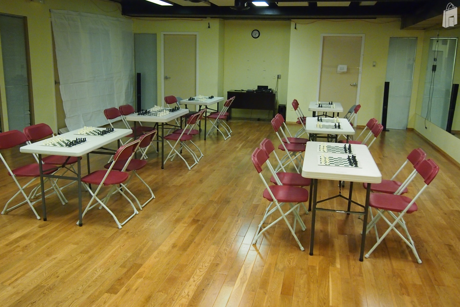 10 PROFETIONAL CHESS SETS + 10 CLOCKS