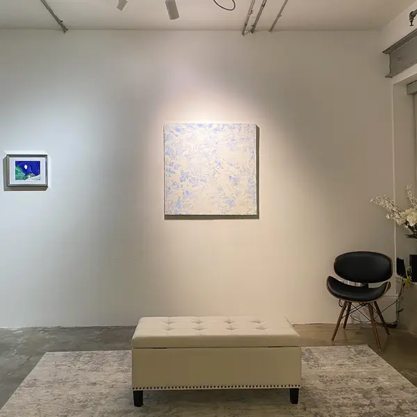 Contemporary urban venue with high ceilings