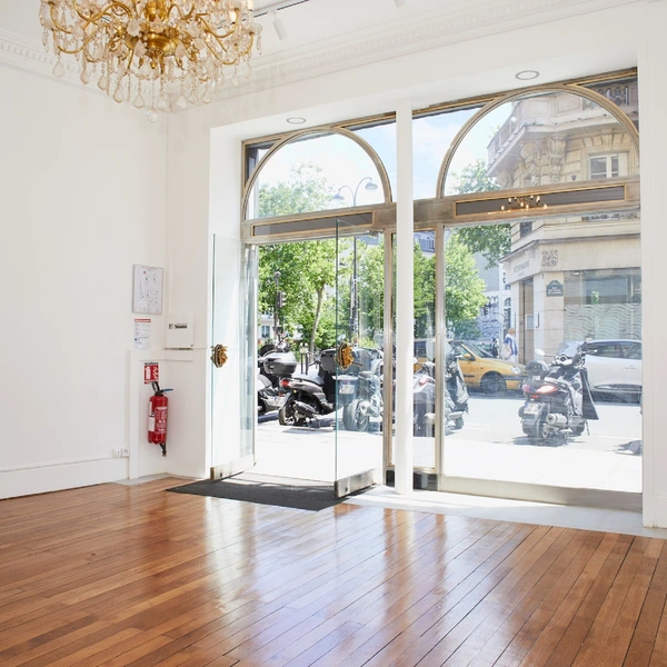 Bright, Elegant Space in Paris