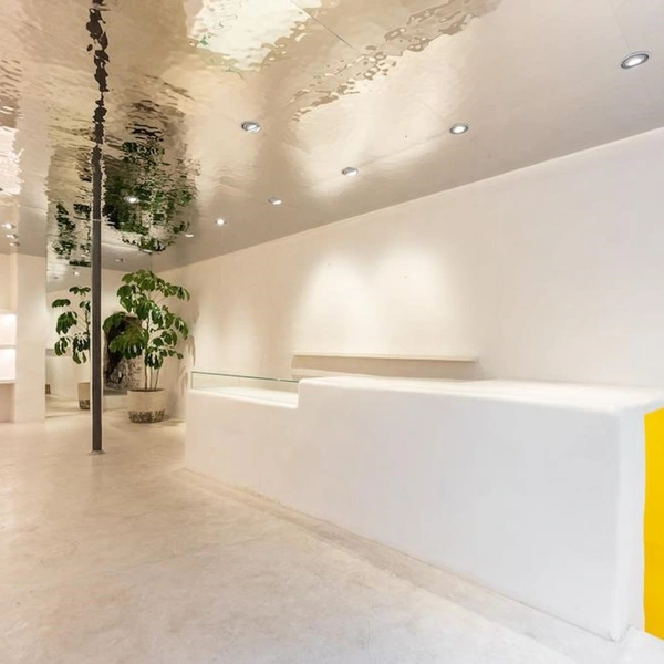 Charming pop up boutique in  the  Heart of the Haut-Marais