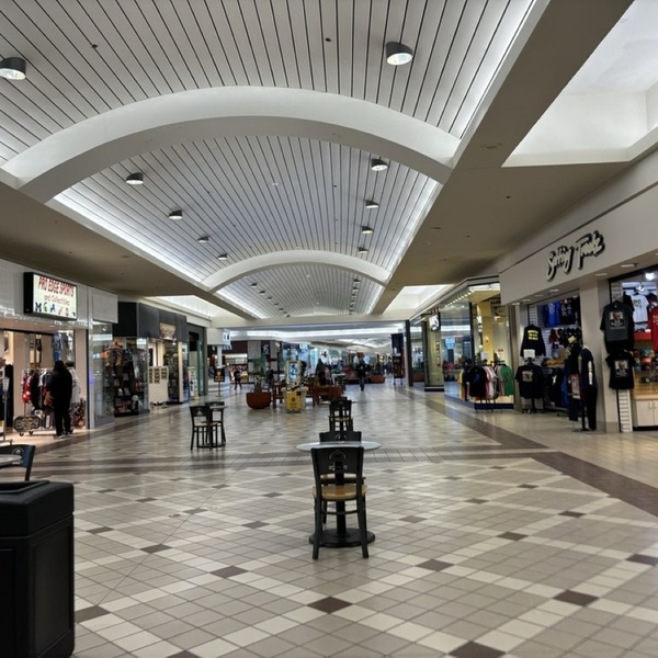 Great Retail Space in a Shopping Mall in Fort Gratiot, Michigan