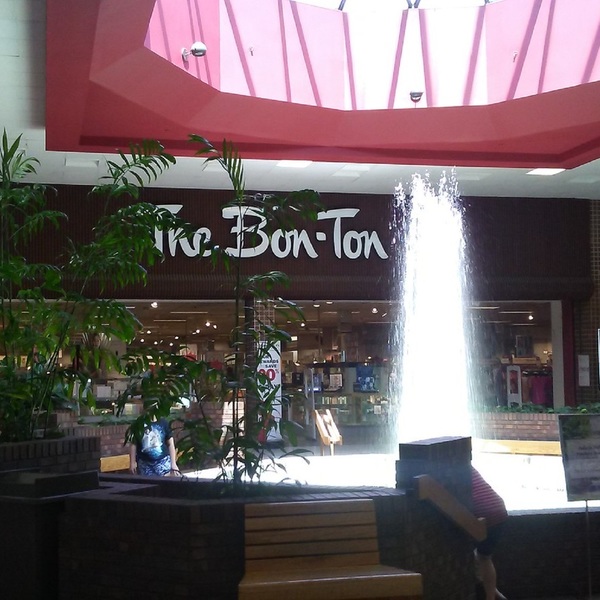 Magnificent Retail Space for Pop-Up in Indiana. Pennsylvania