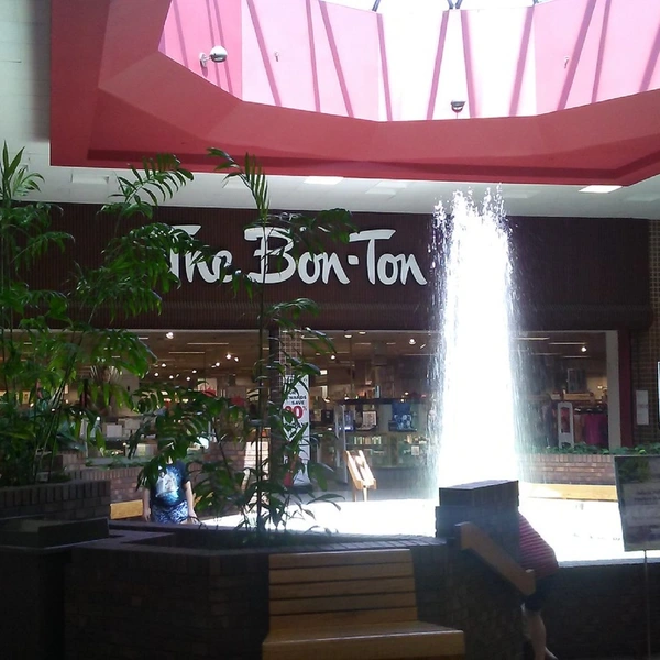 Magnificent Retail Space for Pop-Up in Indiana. Pennsylvania