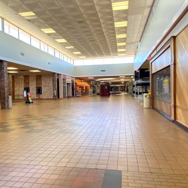 Great Retail Space in a Shopping Mall in Marshalltown, Iowa