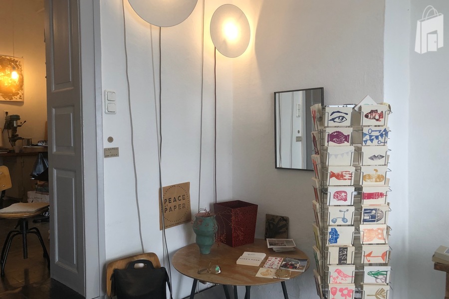 Ecke hinten rechts von der Strasse aus gesehen, Blick in die Werkstatt/Lager