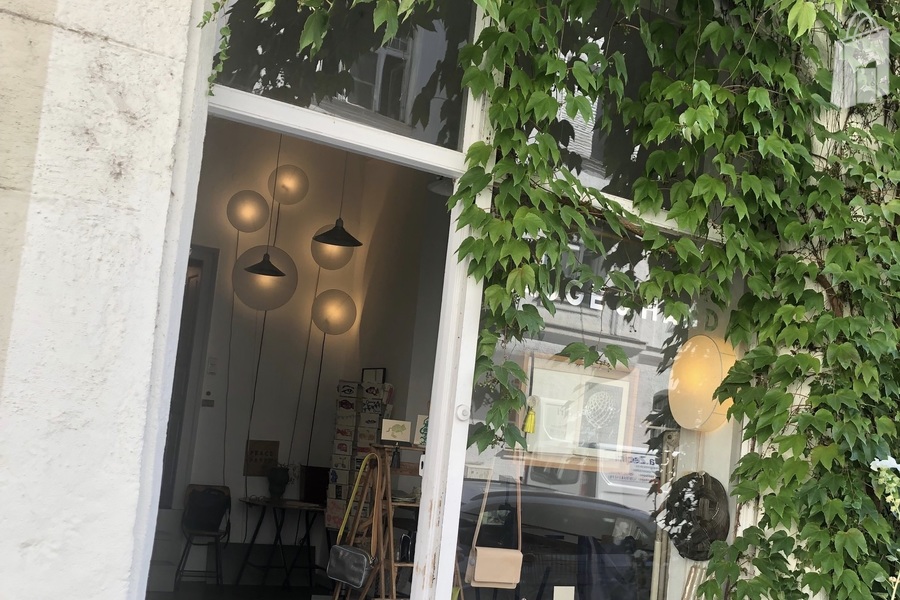 Ladentüre  und Schaufenster von aussen