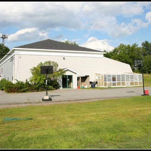 Sparkling Event Space in Brewer in Brewer rent this pop up shop on