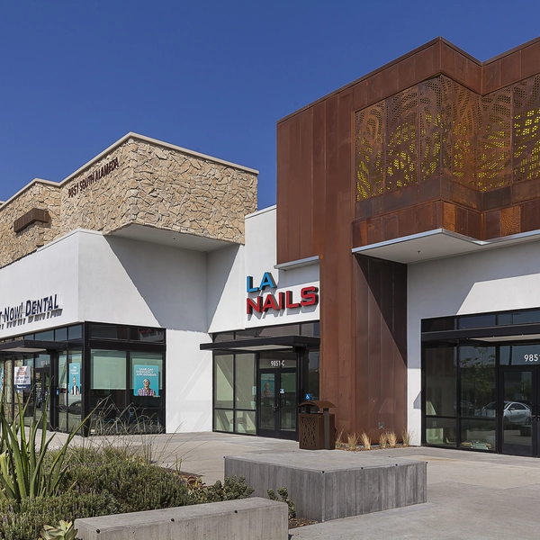 Iconic space in the lavish naighborhood of Los Angeles