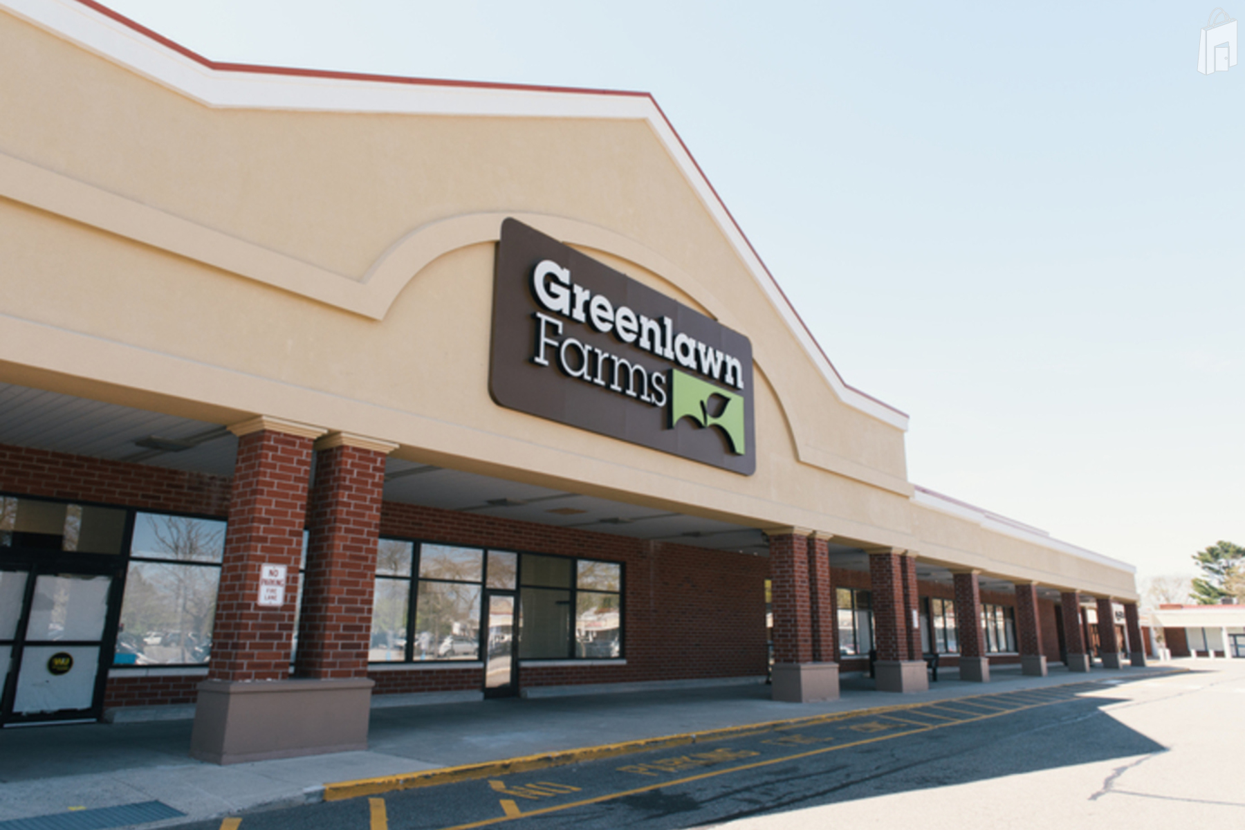 Enchanting space in Greenlawn area in Greenlawn rent this pop up shop