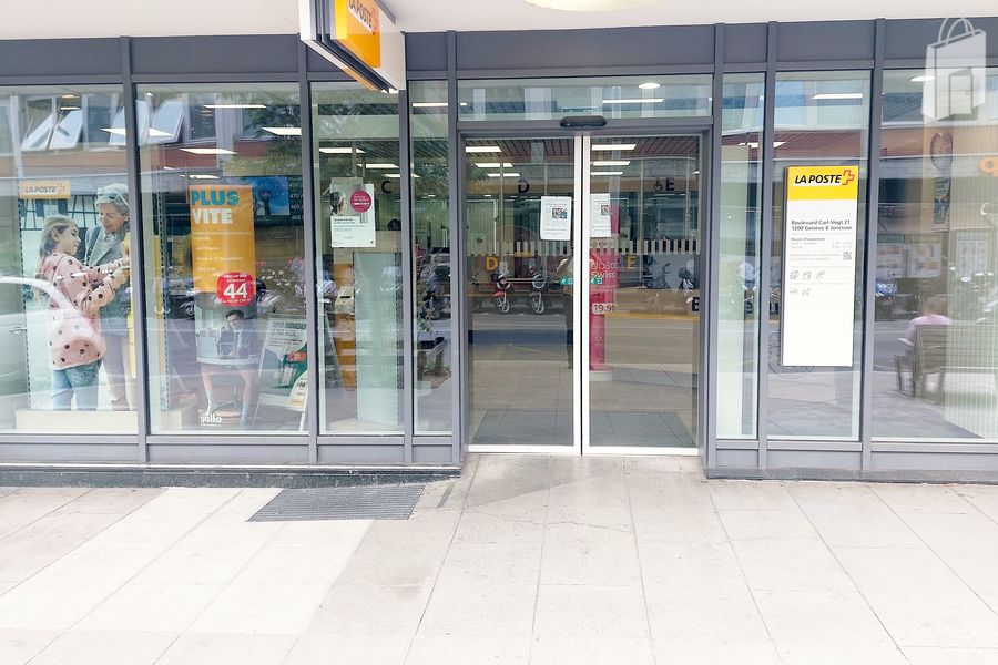 Vue extérieure, filiale de la Poste Genève 8 Jonction