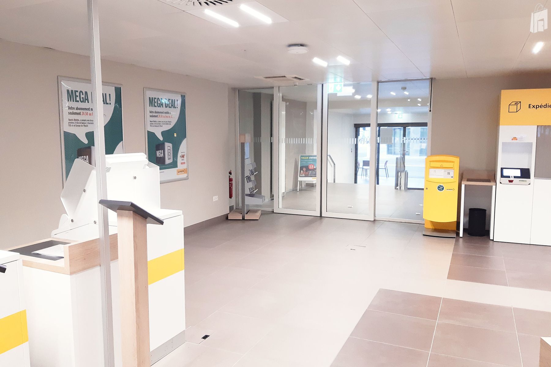 Vue intérieur, filiale de la Poste Martigny 1