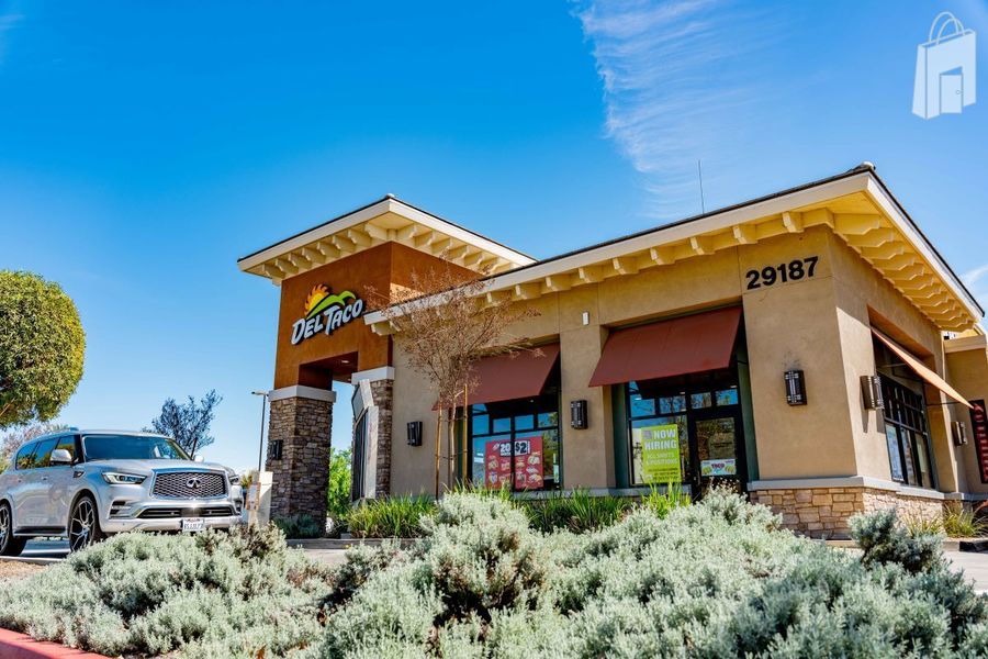 Shoppes at the Lakes