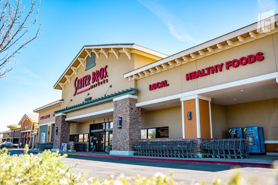 Shoppes at the Lakes