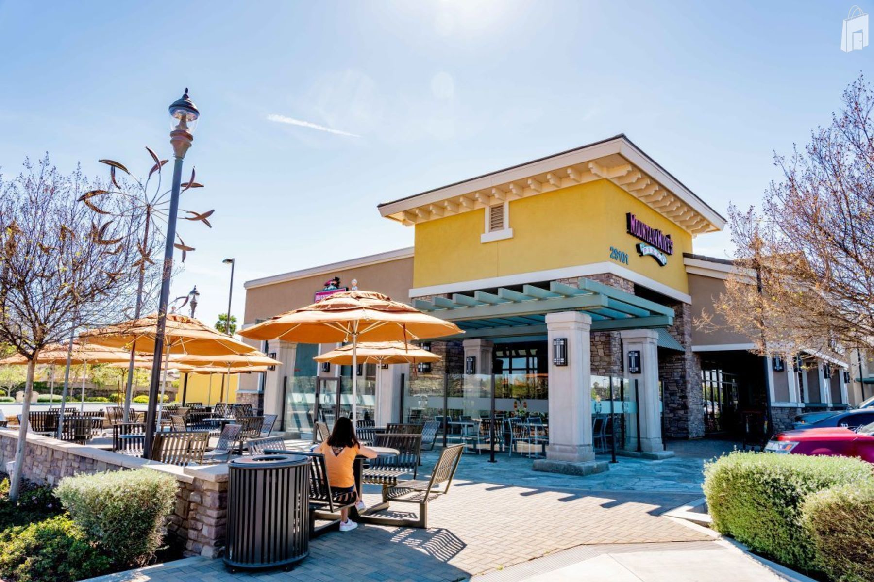 Shoppes at the Lakes