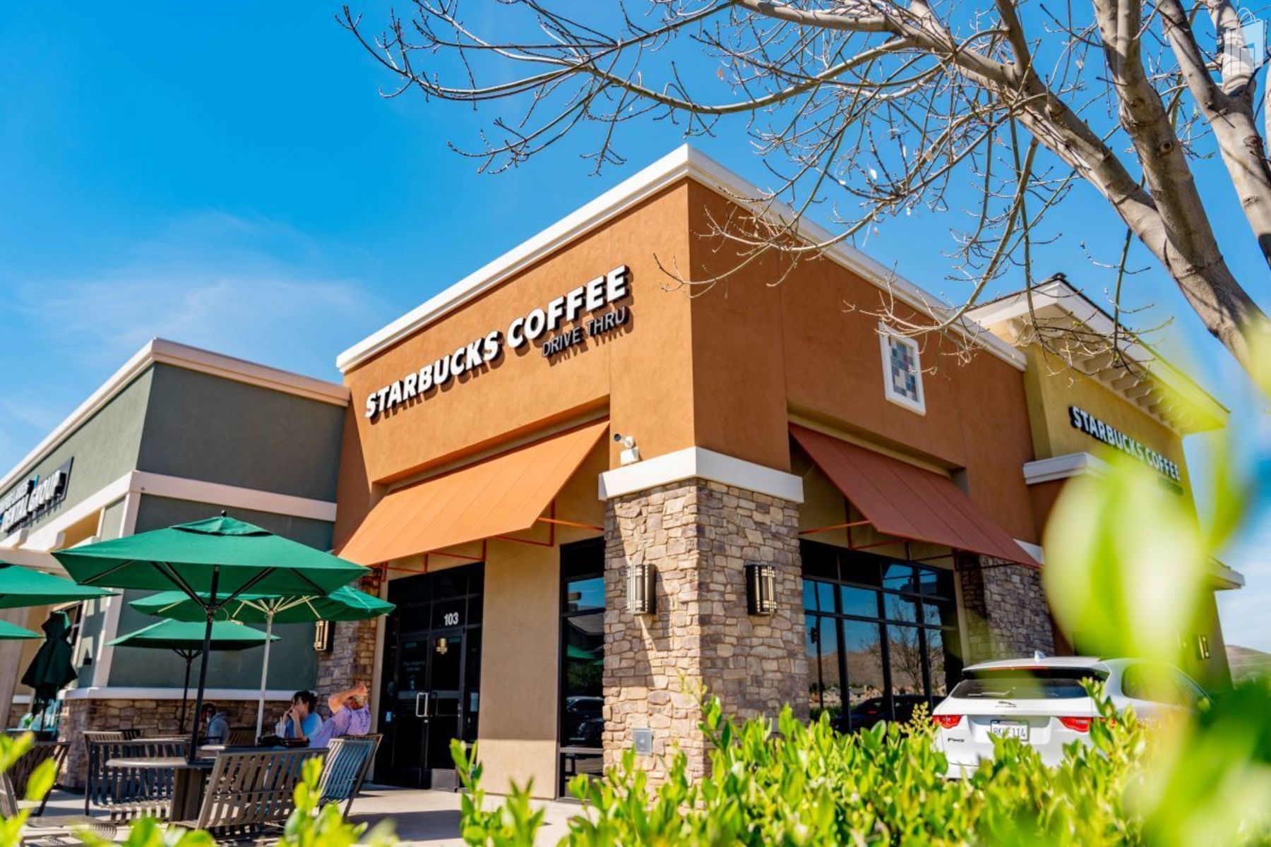 Shoppes at the Lakes