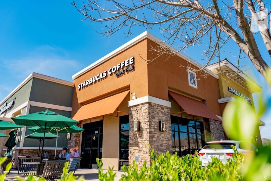 Shoppes at the Lakes