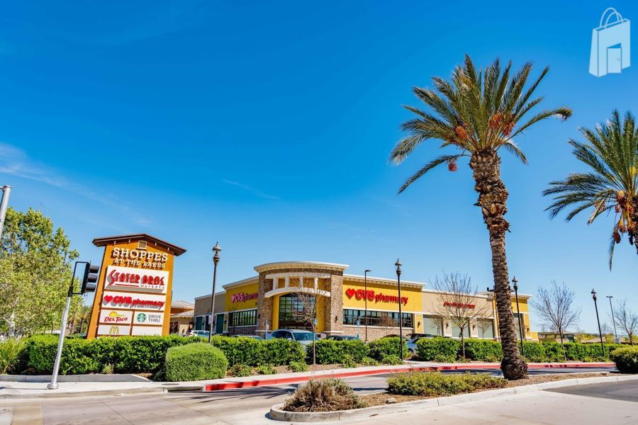 Shoppes at the Lakes