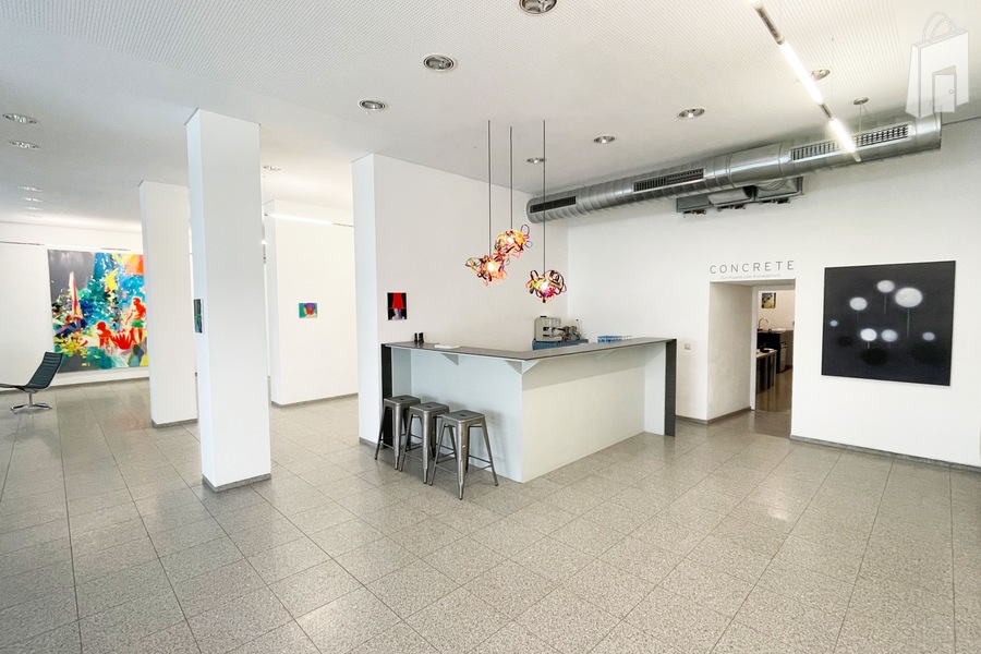 Showroo rechte Seite mit Bar