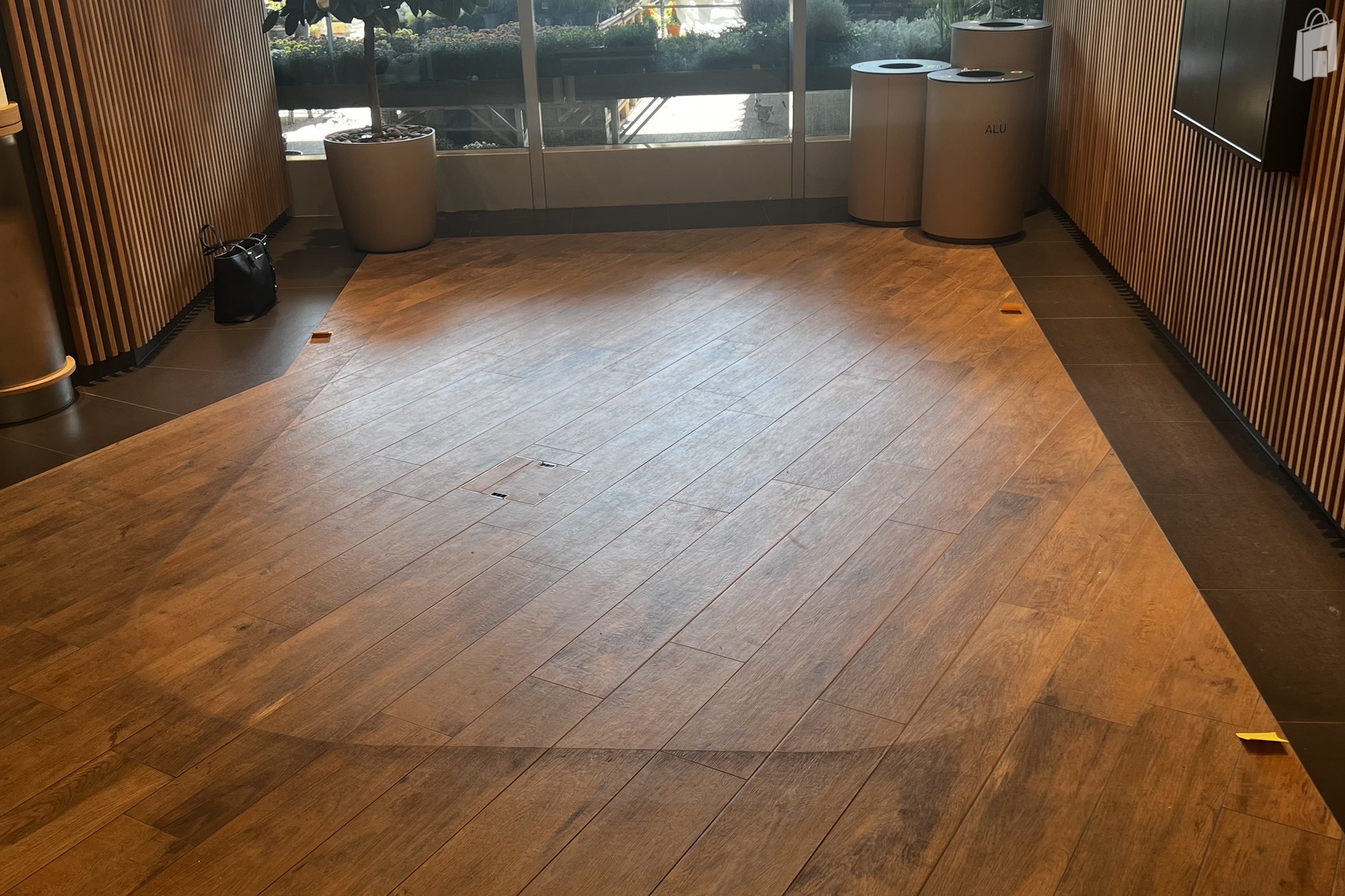 Fläche 3 (Ecke beim Lift) EG