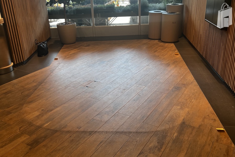 Fläche 3 (Ecke beim Lift) EG