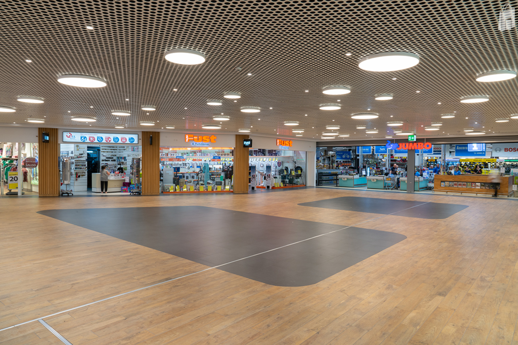 Mall superiore lato Jeans Shop