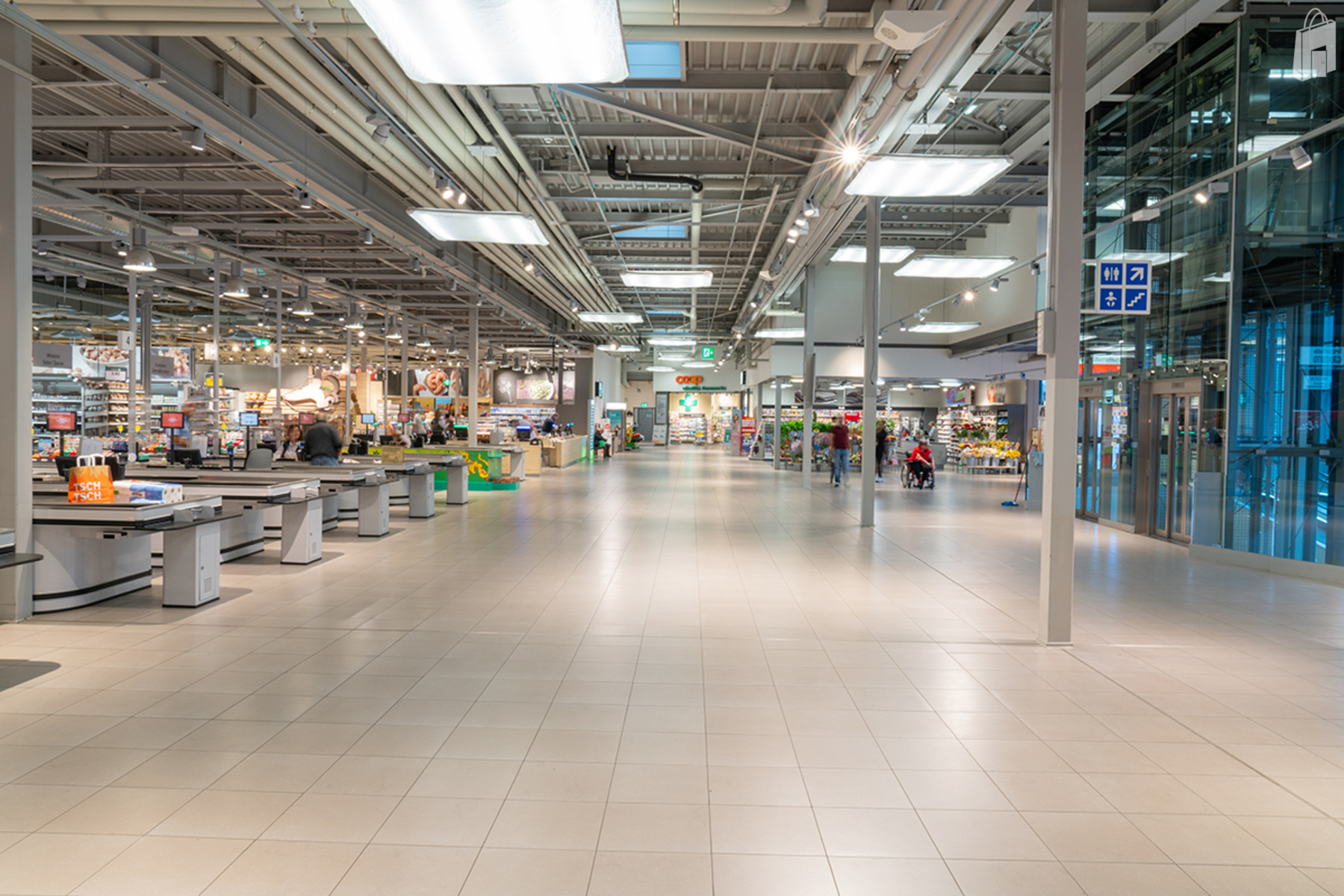 Mall centrale pilastro carrelli