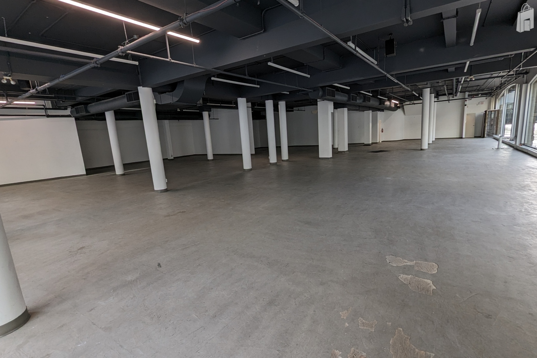 Prime corner unit for pop-up retail, market, or media installation.