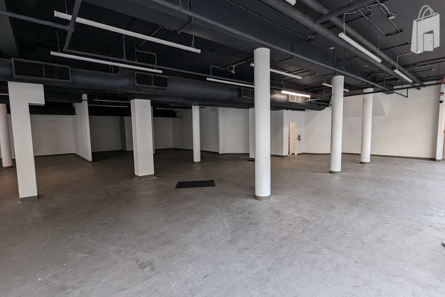 Prime corner unit for pop-up retail, market, or media installation.