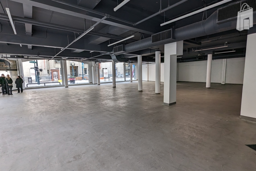 Prime corner unit for pop-up retail, market, or media installation.