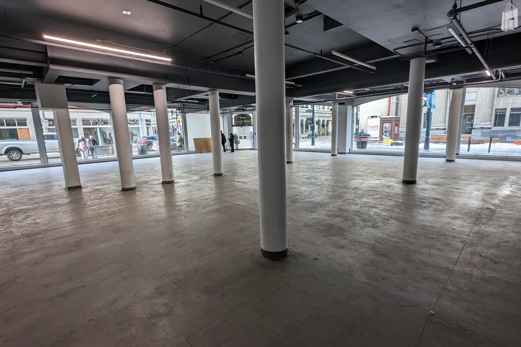 Prime corner unit for pop-up retail, market, or media installation.