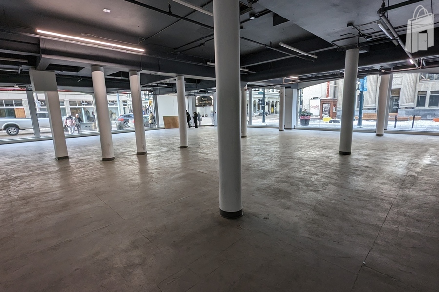 Prime corner unit for pop-up retail, market, or media installation.