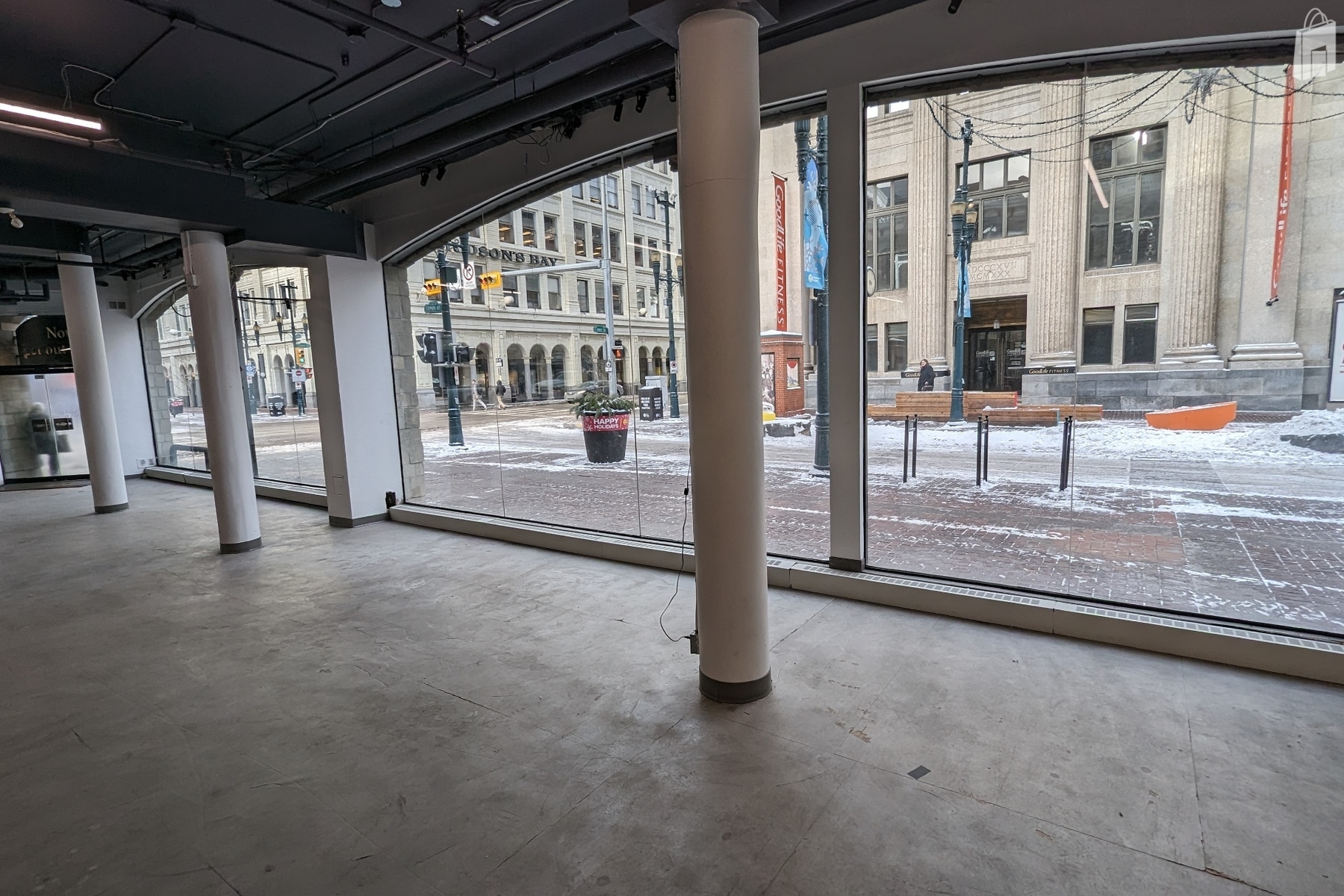 Prime corner unit for pop-up retail, market, or media installation.