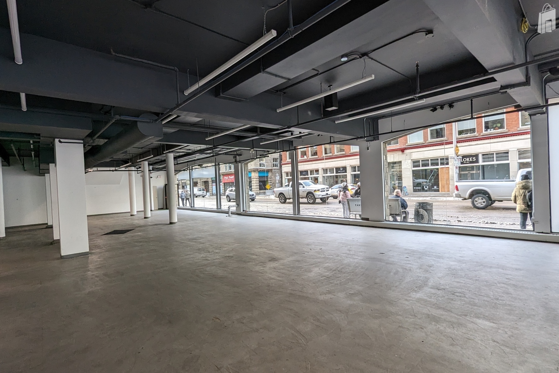 Prime corner unit for pop-up retail, market, or media installation.