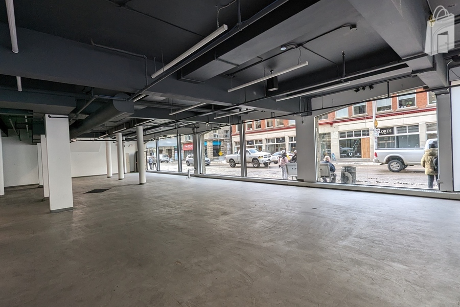 Prime corner unit for pop-up retail, market, or media installation.