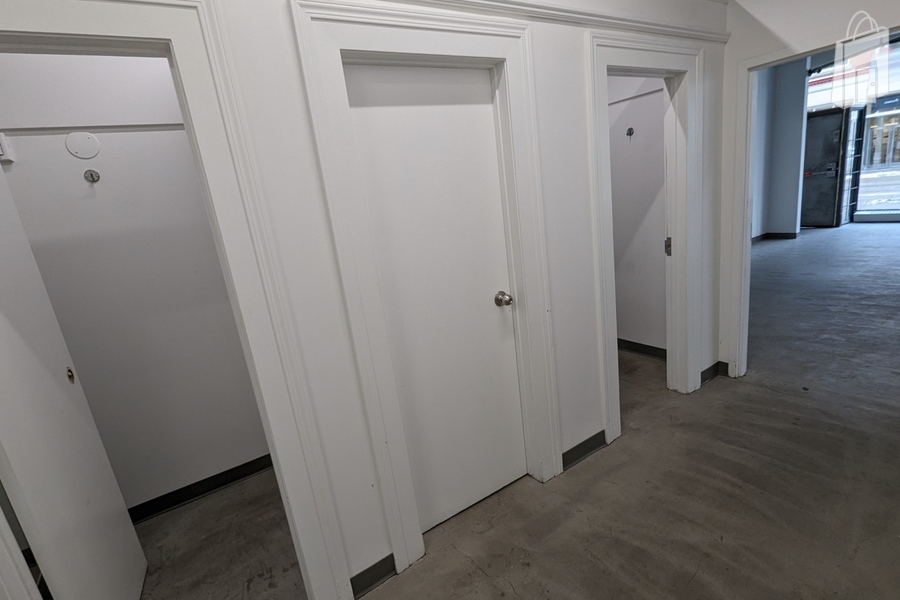 Prime corner unit for pop-up retail, market, or media installation.